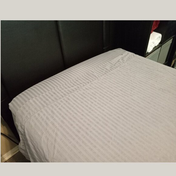 Threadmill 100% Cotton Twin XL Grey Sheet Set - 600 Thread Count, Damask Stripe - Picture 8 of 10